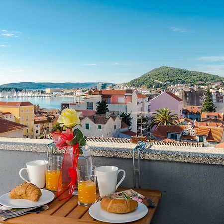 Apartment Kokolo With Sea View Split Bagian luar foto